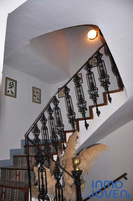 9 - Escalera interior